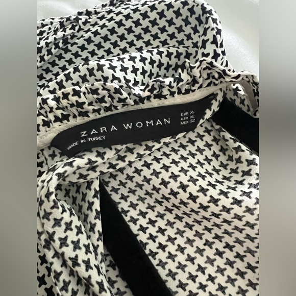 Zara Black and white patterned blouse. - Picture 4 of 5